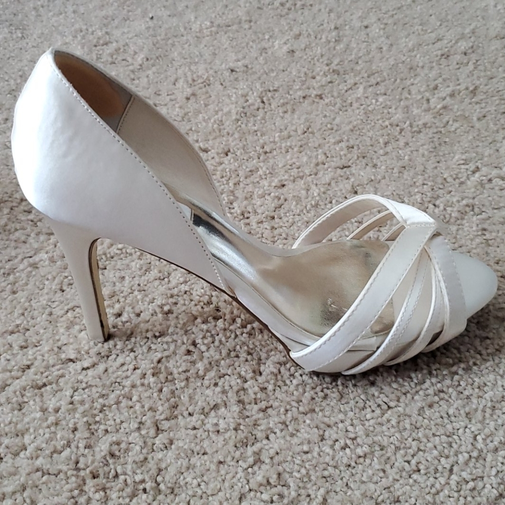 RSVP Heels - Picture 2 of 3